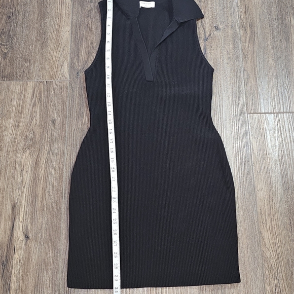 Aritzia Babaton Deep V Neck Sculpt Knit Ribbed Dress Sz M Black - Picture 12 of 15